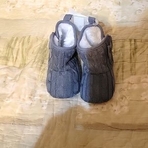 Girls gray boots soft sole. 6-9 mos. Nwt.